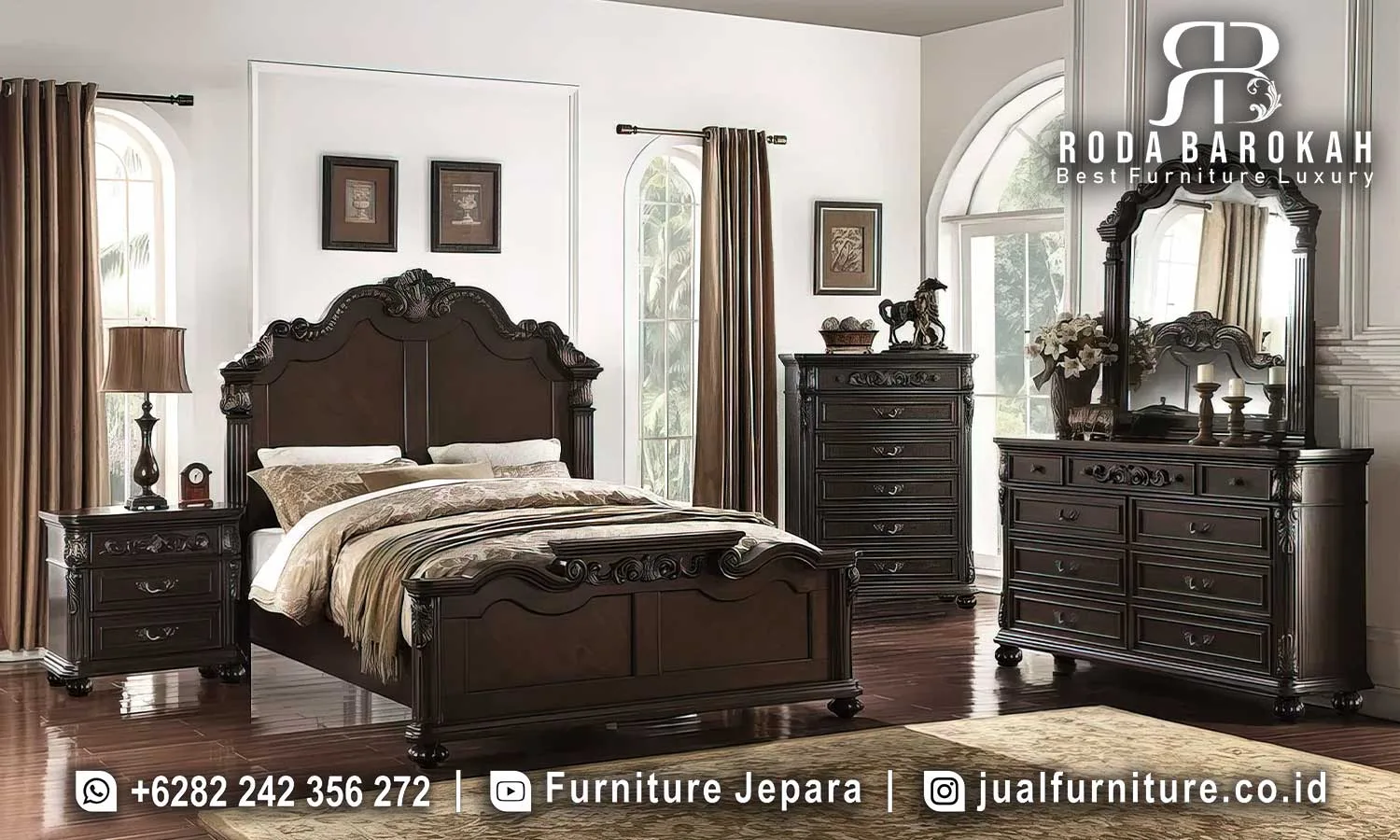 Harga Tempat Tidur Mewah Model Klasik Terbaru STT-644 1 Set tempat tidur mewah klasik STT-644 lengkap dengan ranjang headboard ukir tinggi panel kayu solid, nakas 3 laci, chest of drawer 7 laci, dan meja rias 8 laci dengan cermin ukir besar.