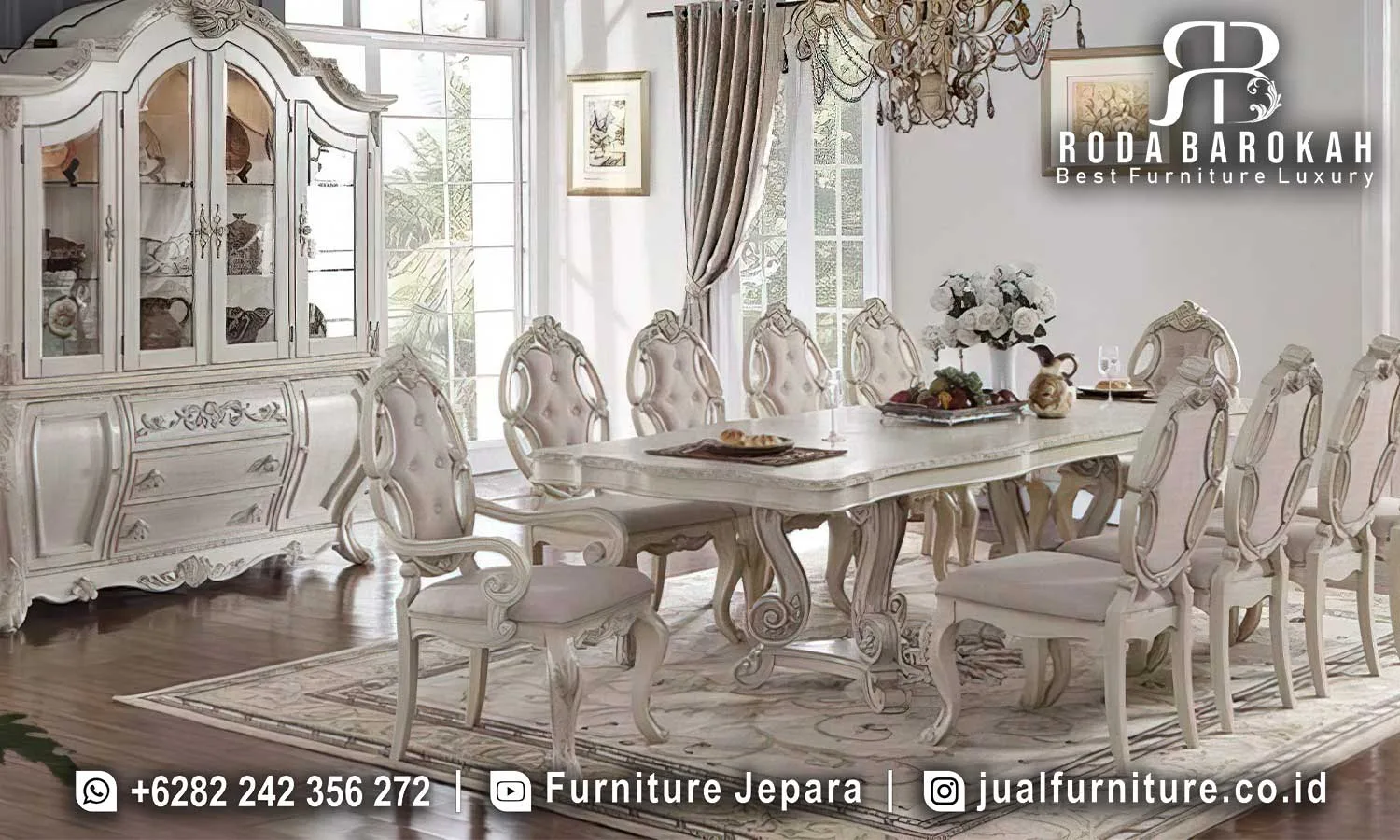 Pusat Meja Makan Mewah Putih Klasik Eropa SMM-790 1 Set ruang makan mewah putih klasik SMM-790 lengkap dengan meja makan panjang kaki scroll ukir, sepuluh kursi makan sandaran oval tufting, dan lemari hias kaca bermahkota lengkung.