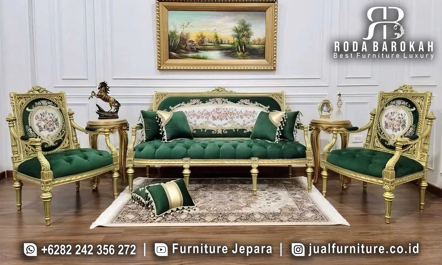 Set sofa tamu mewah ukiran emas Jepara STM-1049 lengkap dengan sofa 3 dudukan velvet hijau emerald tufting, 2 sofa 1 dudukan, dan 2 meja sudut bulat gold leaf.